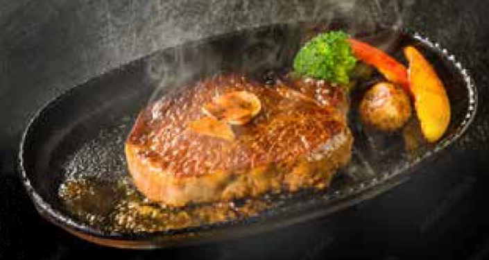 ※洋食ランチのメインをステーキに変更できます